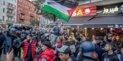 Josef Schuster zum Terror in Israel: „Die Barbaren sind unter uns“ | Politik